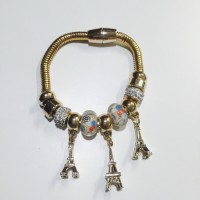 Pulseira em metal dourada estilo Pandora